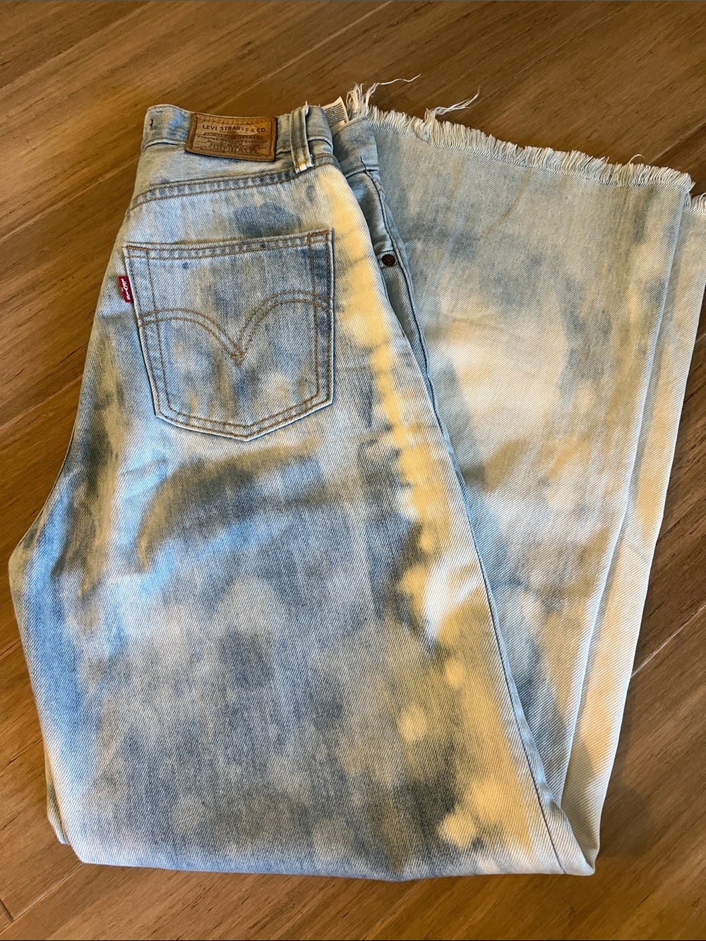 Levi's Ribcage Wide-Leg Jeans bleach tie-dye cloud pattern w/ Frayed Hem 26